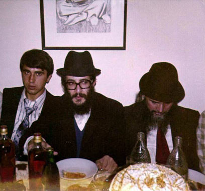 Rabbi Elazar Abuhatzeira (center)