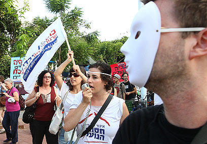 צעדת מחאה נגד העסקת עובדי קבלן (צילום: אלי אלגרט) (צילום: אלי אלגרט)