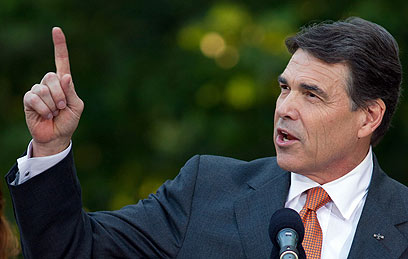 Rick Perry slams Obama (Photo: AFP)