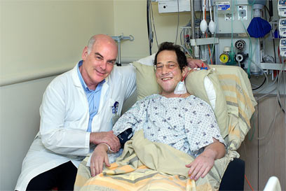 רותם מירון, משותל הלב, עם המנתח הפרופ' ג'יי לביא (צילום: יעקב לויט) (צילום: יעקב לויט)