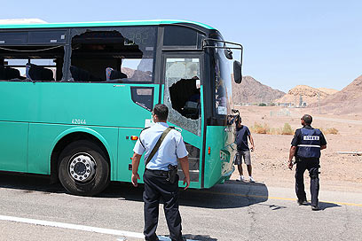 האוטובוס שנפגע בתקרית הראשונה (צילום: יאיר שגיא, ידיעות אחרונות) (צילום: יאיר שגיא, ידיעות אחרונות)
