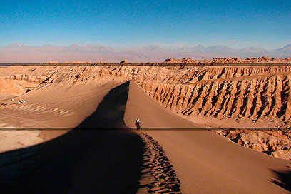 קווים אנכיים נותנים תחושה של עומק וגובה, עמק הירח - מדבר אטקמה, צ'ילה (צילום: עידן פרסר) (צילום: עידן פרסר)