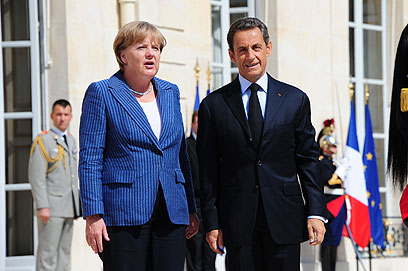מה יעלה בגורל תוכנית הצנע האירופית? מרקל ונשיא צרפת היוצא סרקוזי (צילום: MCT) (צילום: MCT)