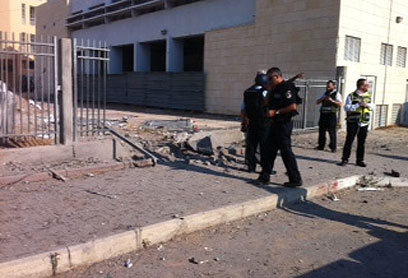 Security forces outside yeshiva (Photo: Avi Rokach)