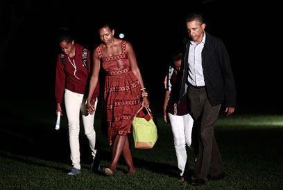 משפחת אובמה קטעה את החופשה (צילום: AP) (צילום: AP)