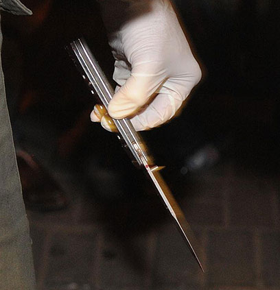 הסכין של המחבל. רצה להתאבד? (צילום: ירון ברנר) (צילום: ירון ברנר)