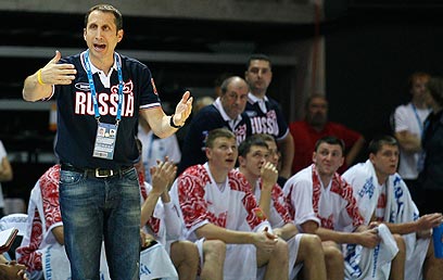 דייויד בלאט והספסל הרוסי. ניצחון במשחק הפתיחה (צילום: AP) (צילום: AP)