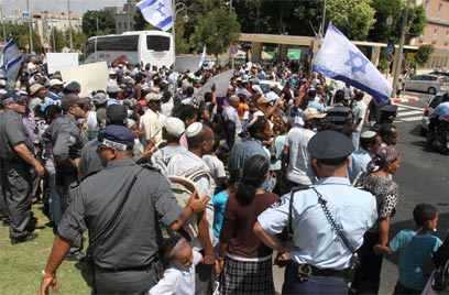 הפגנה בבית הספר נר עציון ב-1 בספטמבר השנה (צילום: עופר עמרם) (צילום: עופר עמרם)