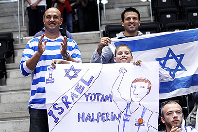 אוהדי נבחרת ישראל באליפות אירופה האחרונה (צילום: עוז מועלם) (צילום: עוז מועלם)