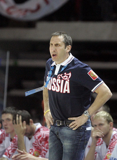 בלאט במדי נבחרת רוסיה. יפגוש את מנסה בונסו (צילום: EPA) (צילום: EPA)