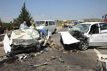 תאונה חזיתית, שלושה בני משפחה נהרגו (צילום: אביהו שפירא) (צילום: אביהו שפירא)