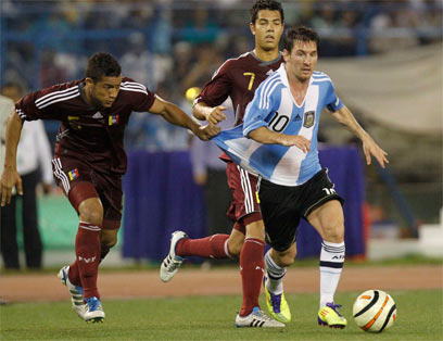 "בארגנטינה מדובר בשחקן אחר לגמרי". מסי במדי הנבחרת (צילום: רויטרס) (צילום: רויטרס)