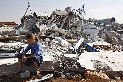 הרס מבנים במגרון. "בג"ץ פוסק להרוס ללא דיון בראיות" (צילום: AFP) (צילום: AFP)