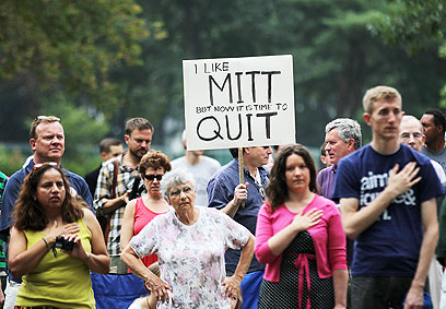 הפגנה של פעילי מסיבת התה נגד מיט רומני (צילום: AFP) (צילום: AFP)