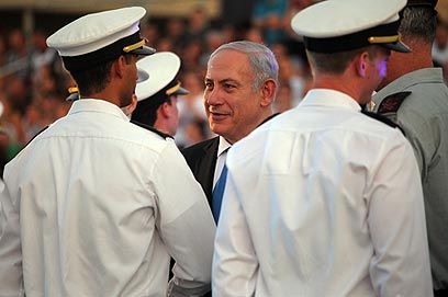 נתניהו בטקס הסיום בבסיס חיל הים (צילום: אבישג שאר-ישוב) (צילום: אבישג שאר-ישוב)