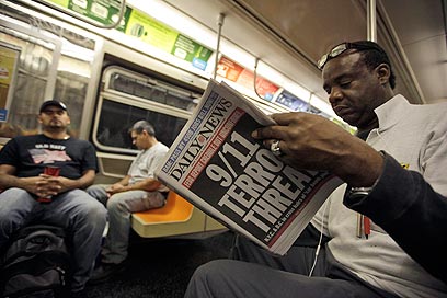 ברכבת התחתית בניו-יורק. עוקבים אחר ההתרעות  (צילום: AP) (צילום: AP)