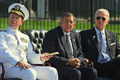 ביידן, פאנטה ומאלן בטקס בפנטגון (צילום: AFP) (צילום: AFP)
