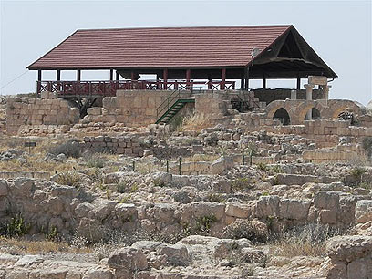 כפר יהודי ששמר על יהדותו כבר מימי המקדש. בית כנסת בסוסיה (צילום: זיו ריינשטיין) (צילום: זיו ריינשטיין)