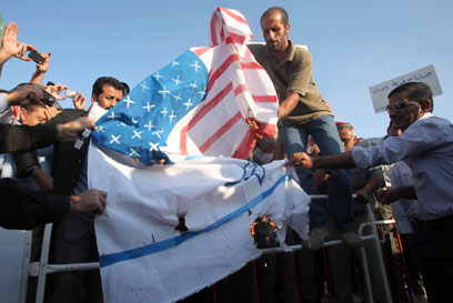 "האחים המוסלמים" משלבים דרישה לרפורמות עם מחאה נגד ישראל (צילום: EPA   ) (צילום: EPA   )