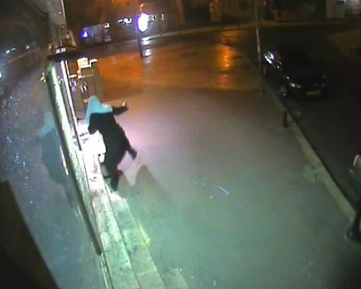 צניעות בחסות החשכה