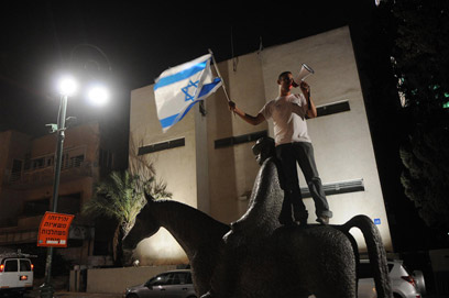 פעילי ימין צעדו גם בתל אביב. אריאל זו רק ההתחלה (צילום: ירון ברנר) (צילום: ירון ברנר)