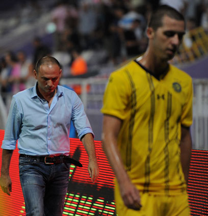 איוניר ומדוניאנין מאוכזבים. משחק גרוע של הצהובים (צילום: יובל חן) (צילום: יובל חן)