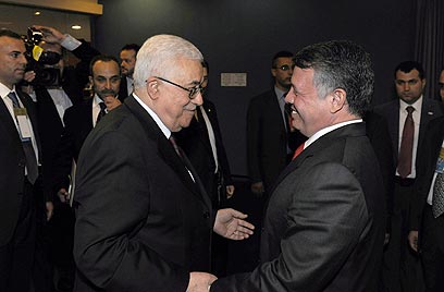 שניים אוחזין במדינה פלסטינית. המלך עבדאללה ואבו מאזן  (צילום: EPA) (צילום: EPA)