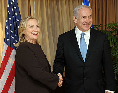 Clinton and Netanyahu (Photo: Avi Ohanyon, GPO)
