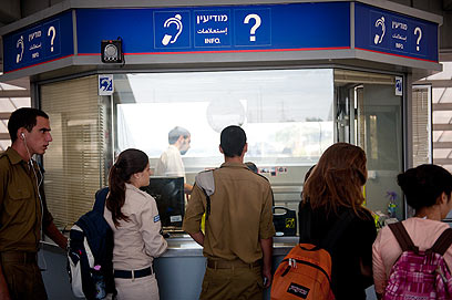 כרטיסים יש, רכבות אין. תחנת סבידור בתל-אביב (צילום: בן קלמר) (צילום: בן קלמר)