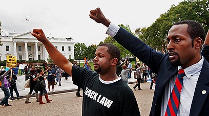 פעילי המאבק למען שיוויון זכויות לשחורים בלטו בנוכחותם. הבית הלבן (צילום: AFP) (צילום: AFP)