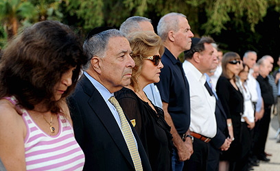 אסתר רוט שחמורוב ושמעון מזרחי במהלך הטקס (צילום: יובל חן) (צילום: יובל חן)
