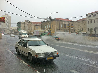 גם בכיכר פריז בחיפה היה היום מזג אוויר אירופי (צילום: אביחי אביטן) (צילום: אביחי אביטן)