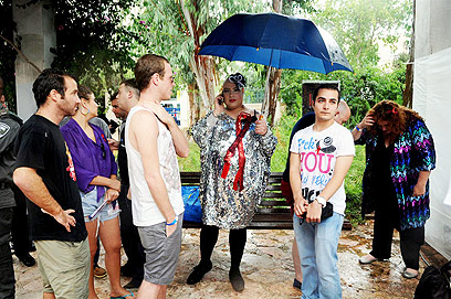 הגשם שיבש גם את פסטיבל מלכות הדראג "וויגסטוק" בגן מאיר בתל-אביב (צילום: ירון ברנר) (צילום: ירון ברנר)
