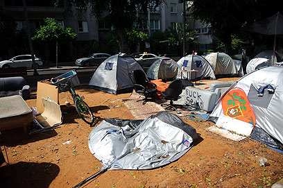 הגשם שטף את אחרוני האוהלים ברוטשילד ביום שישי (צילום: בן קלמר) (צילום: בן קלמר)