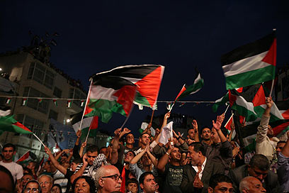 בעד ההנהגה הפלסטינית, נגד ישראל. חגיגות גדולות ברמאללה (צילום: גיל יוחנן) (צילום: גיל יוחנן)