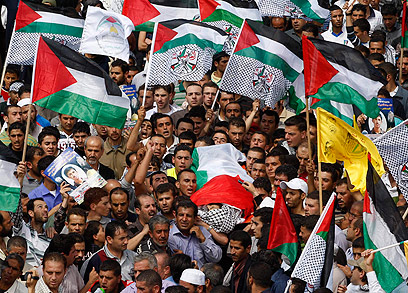 Funeral for Kusra resident killed in clashes (Photo: Reuters) (Photo: AFP)