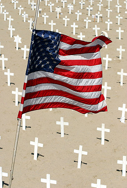 שדה קטל. 4,482 אמריקנים נהרגו במלחמה בעיראק (צילום: shutterstock) (צילום: shutterstock)