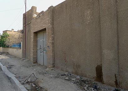 מאחורי החומה, ניצב סגור בית הכנסת היחיד בבגדד (צילום: MCT) (צילום: MCT)