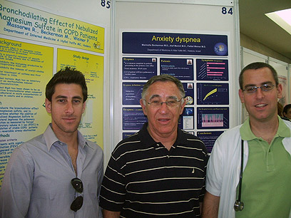 מימין לשמאל: ד" ערן וינר, פרופ' פלטיאל וינר וד"ר דרור וינר (צילום: ציון יחזקאל) (צילום: ציון יחזקאל)