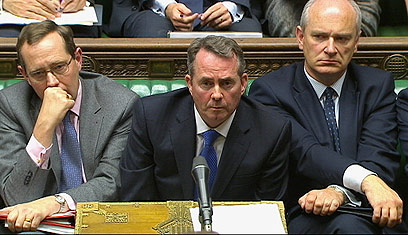 "עשיתי טעויות". שר ההגנה פוקס בפרלמנט בלונדון (צילום: רויטרס) (צילום: רויטרס)