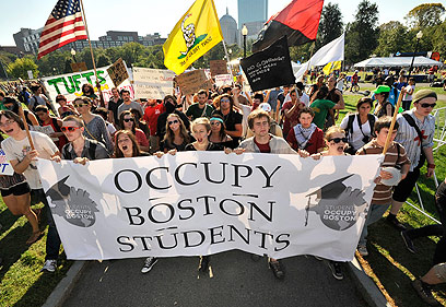 מחאה כלל ארצית. מפגינים בבוסטון (צילום: AP) (צילום: AP)