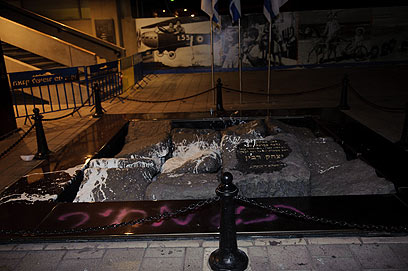 Rabin memorial vandalized (Photo: Ben Kelmer)