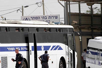 מתחילים לרכז את האסירים שישוחררו בכלא קציעות (צילום: אליעד לוי) (צילום: אליעד לוי)