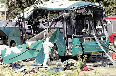 אוטובוס 361 המפוצץ, אוגוסט 2002 (צילום ארכיון: אפי שריר) (צילום ארכיון: אפי שריר)