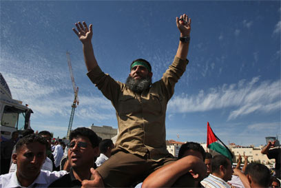 חגיגות שחרור אסירי עסקת שליט ברמאללה (צילום: AFP) (צילום: AFP)