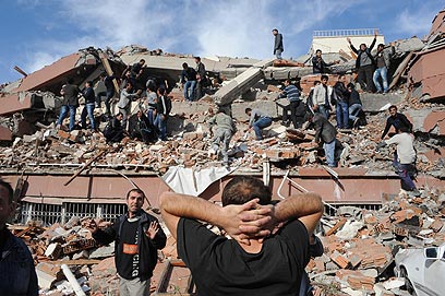 הרס והרוגים. רעידת האדמה בטורקיה (צילום: MCT) (צילום: MCT)