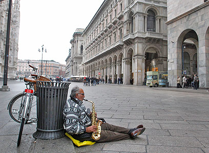 ברחובות מילאנו  (צילום: AP) (צילום: AP)