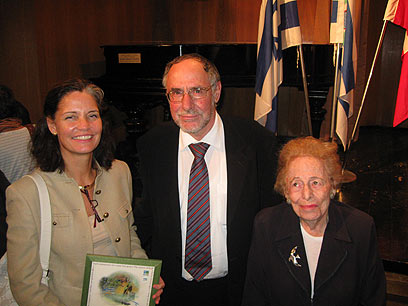 שגרירת ישראל לדנמרק לשעבר אסתר הרליץ, הרב בנט לקסנר ושגרירת דנמרק בארץ ליסלוטה פלסנר, באירוע אמש (צילום: באדיבות שגרירות דנמרק) (צילום: באדיבות שגרירות דנמרק)