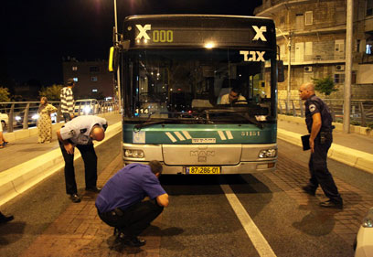 זירת התאונה בחיפה, הערב (צילום: אבישג שאר-ישוב) (צילום: אבישג שאר-ישוב)