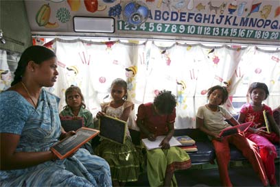 תלמידים בהודו. ארכיון (צילום: רויטרס) (צילום: רויטרס)